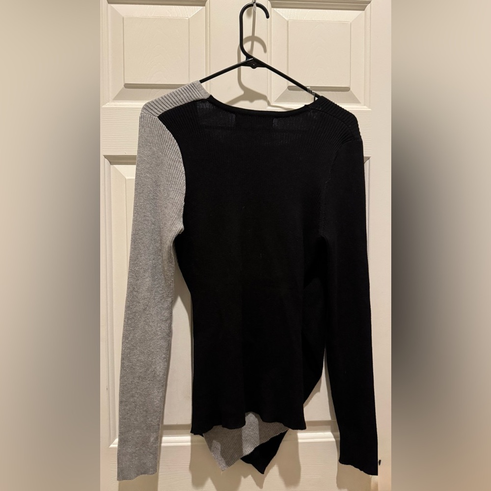 Absolutely Famous Sweater Top Size Large - Picture 2 of 3